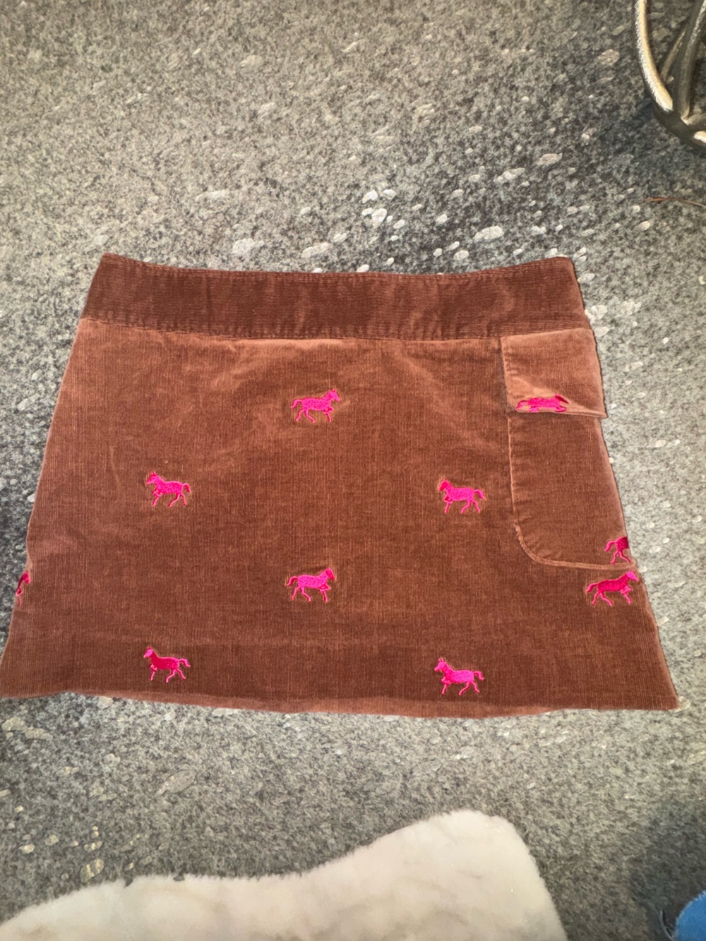 Lilly Pulitzer Brown Corduroy Skirt with Hot Pink Embroidered Horses 🐎